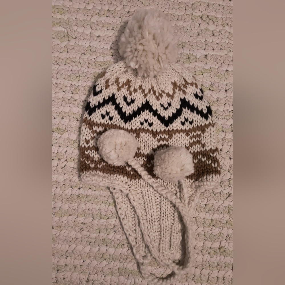Cozy Knit Pom-Pom Winter Hat - Free Size